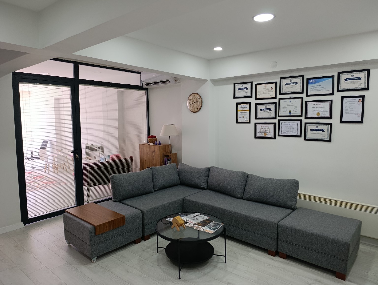 Asuman Köseoğlu danışmanlık merkezi bekleme salonu